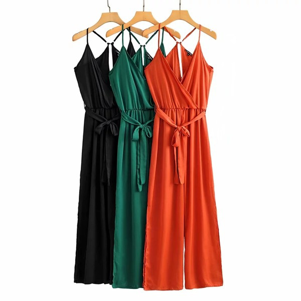 Μακρύ ολόσωμη φόρμα με βαθύ ντεκολτέ