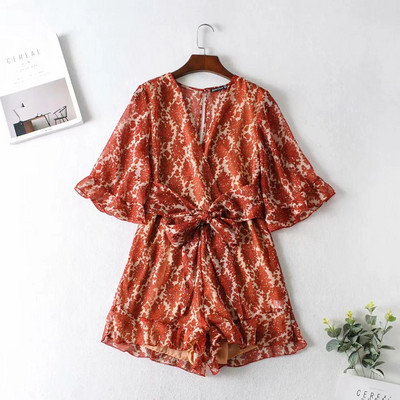 Νέο μοντέλο κοντή  ολόσωμη φόρμα με βαθύ ντεκολτέ