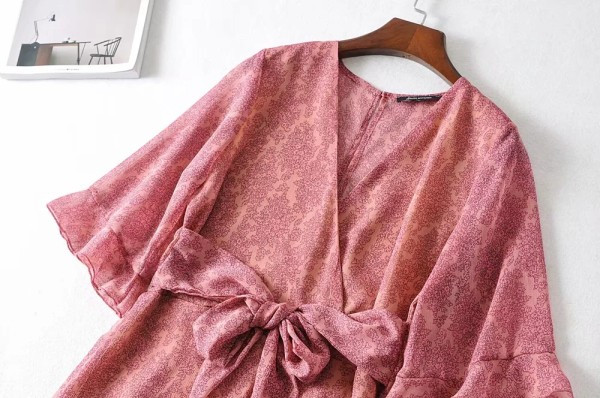 Νέο μοντέλο κοντή  ολόσωμη φόρμα με βαθύ ντεκολτέ