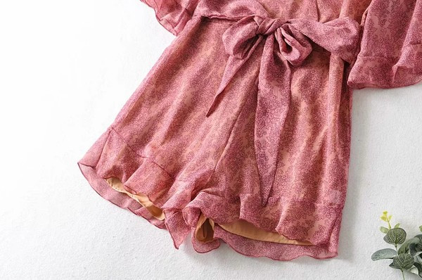 Νέο μοντέλο κοντή  ολόσωμη φόρμα με βαθύ ντεκολτέ