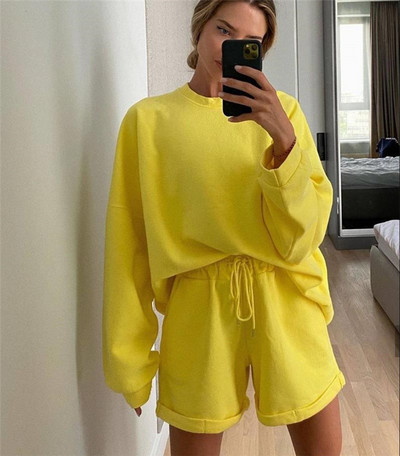 Γυναικείο σετ  φαρδύ μοντέλο - σορτς και μπλούζα