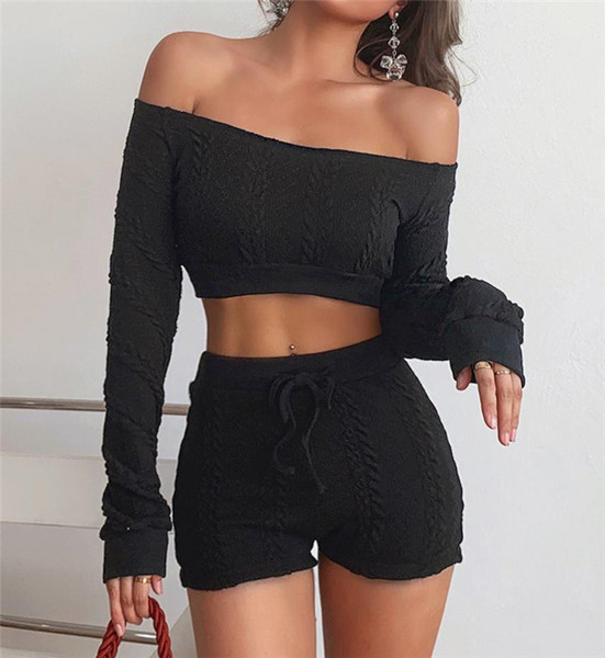 Κομψό γυναικείο σετ  - μπλούζα με μακριά μανίκια και σορτς