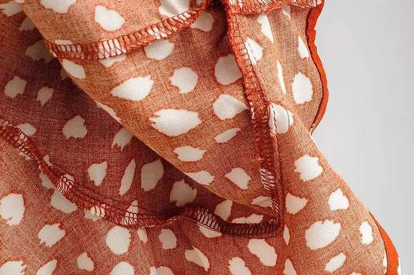 Μεγάλα νούμερα γυναικεία ολόσωμη φόρμα με λεπτά τιραντάκια και βολάν