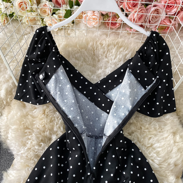 Salopetă scurtă de damă cu puncte negre