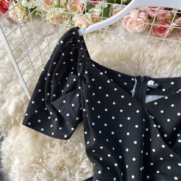 Salopetă scurtă de damă cu puncte negre