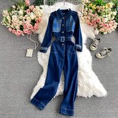 Ženski traper kombinezon s klasičnom kragnom i remenom