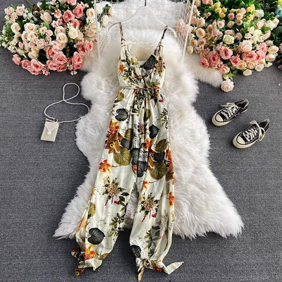 Salopeta casual de dama cu bretele subtiri si motive florale