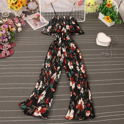 Ženski kombinezon s tankim naramenicama i cvjetnim motivima