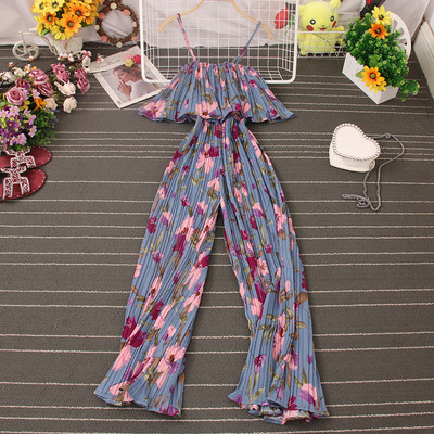 Ženski kombinezon s tankim naramenicama i cvjetnim motivima