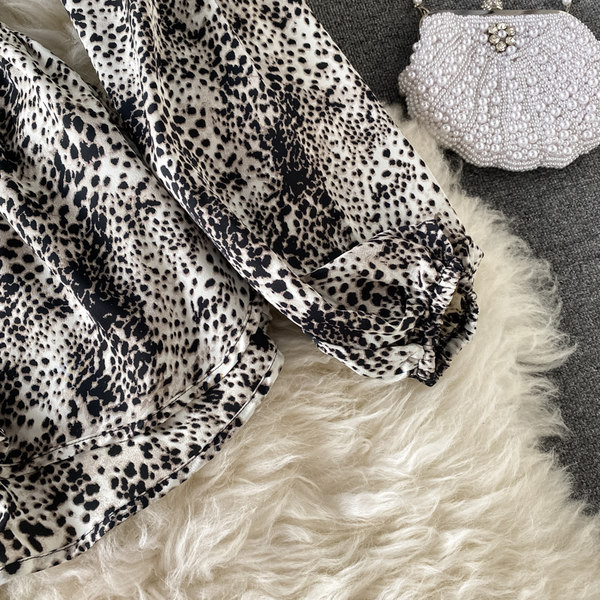 Salopeta scurta de dama cu model animal si talie elastica