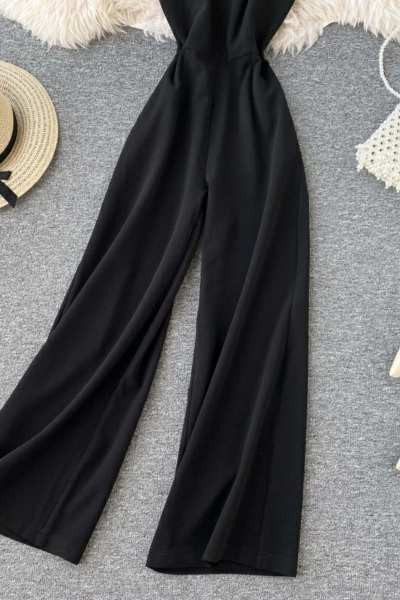 Salopeta de dama moderna cu bretele si picioare late in negru