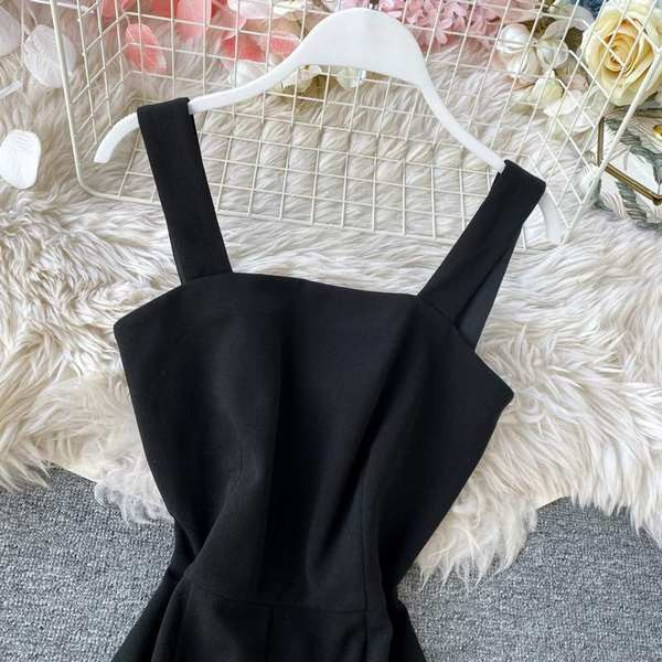 Salopeta de dama moderna cu bretele si picioare late in negru