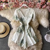 Νέο μοντέλο με γυναικείες κοντές ολόσωμες φόρμες με λαιμόκοψη - κατάλληλη για το καλοκαίρι