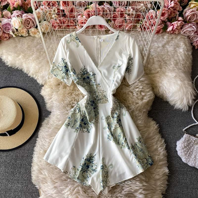 Νέο μοντέλο με γυναικείες κοντές ολόσωμες φόρμες με λαιμόκοψη - κατάλληλη για το καλοκαίρι