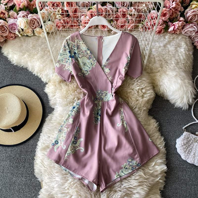 Νέο μοντέλο με γυναικείες κοντές ολόσωμες φόρμες με λαιμόκοψη - κατάλληλη για το καλοκαίρι