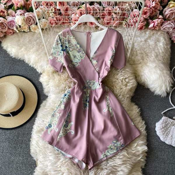 Νέο μοντέλο με γυναικείες κοντές ολόσωμες φόρμες με λαιμόκοψη - κατάλληλη για  το καλοκαίρι