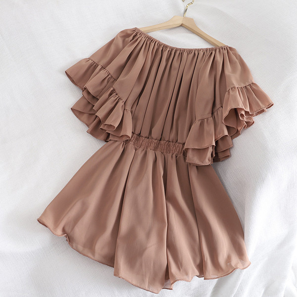 Model nou de salopeta dama cu bucle