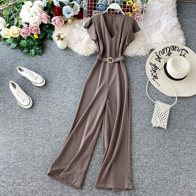 Naujo modelio moteriškas kombinezonas su špicine iškirpte ir dirželiu