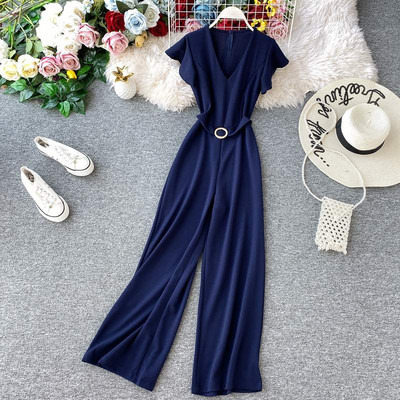 Naujo modelio moteriškas kombinezonas su špicine iškirpte ir dirželiu