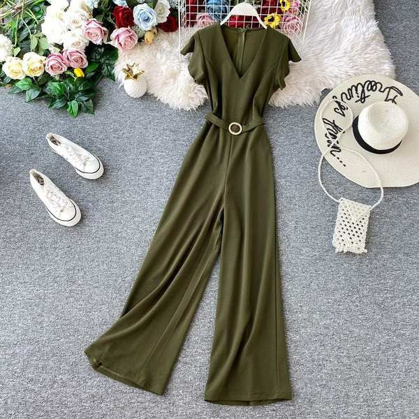 Naujo modelio moteriškas kombinezonas su špicine iškirpte ir dirželiu