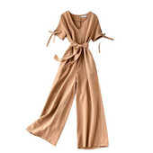 Salopetă modernă de damă, cu decolteu și curea spitz