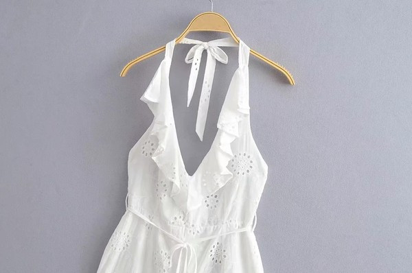 Κοντές καλοκαιρινές  ολόσωμες φόρμες σε λευκό χρώμα  με κεντήματα