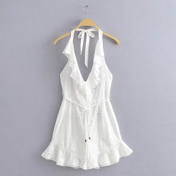 Κοντές καλοκαιρινές  ολόσωμες φόρμες σε λευκό χρώμα  με κεντήματα