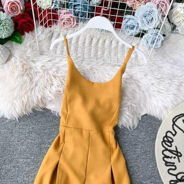 Novi model ženskog kombinezona na tanke naramenice i bustiere