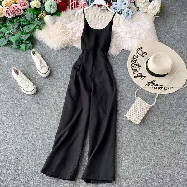 Novi model ženskog kombinezona na tanke naramenice i bustiere