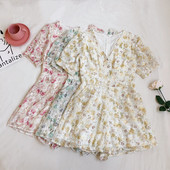 Salopetă de damă elegantă, cu decolteu și fermoar