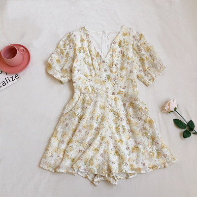 Salopetă de damă elegantă, cu decolteu și fermoar