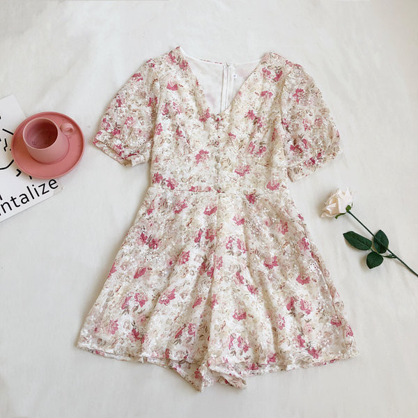 Salopetă de damă elegantă, cu decolteu și fermoar