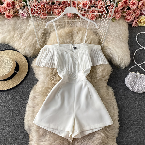 Salopetă modernă de damă cu mâneci scurte