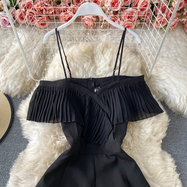 Salopetă modernă de damă cu mâneci scurte