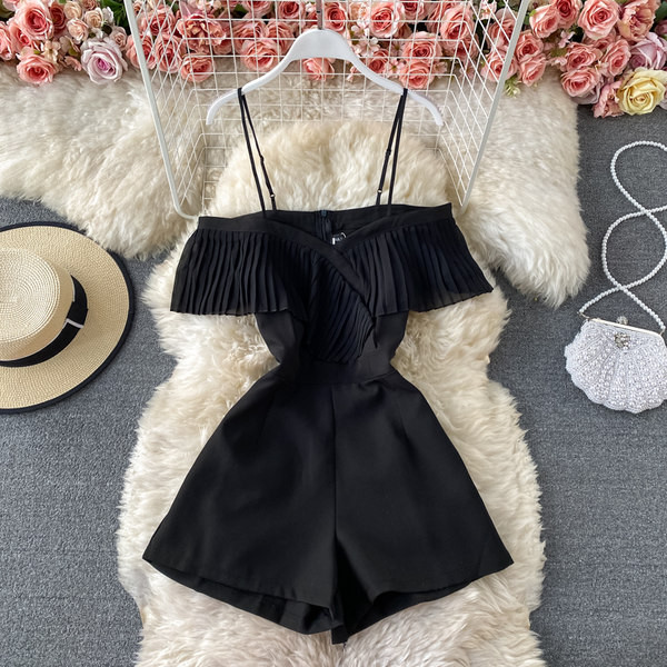 Salopetă modernă de damă cu mâneci scurte