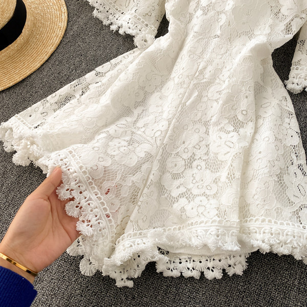 Salopetă de damă modernă din dantelă cu decolteu rotund