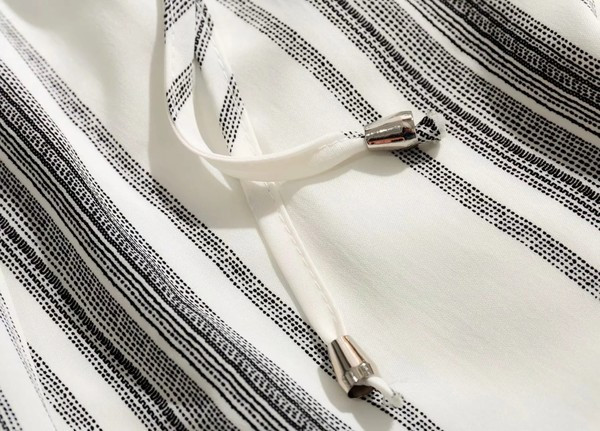 Salopetă casual cu dungi, cu decolteu adânc și talie elastică