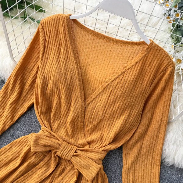 Γυναικεία κοντή ολόσωμη φόρμα με κορδέλα και μακριά μανίκια