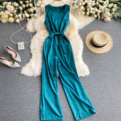 Model nou de salopeta dama cu centura si decolteu rotund