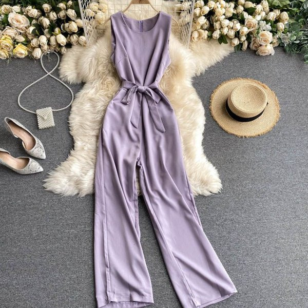 Model nou de salopeta dama cu centura si decolteu rotund