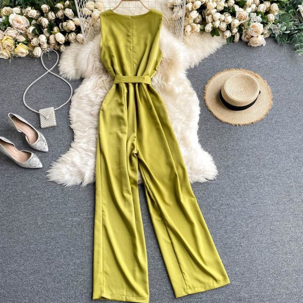 Model nou de salopeta dama cu centura si decolteu rotund