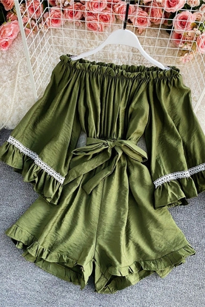 Salopetă scurtă de damă cu mâneci lotus și curea în talie