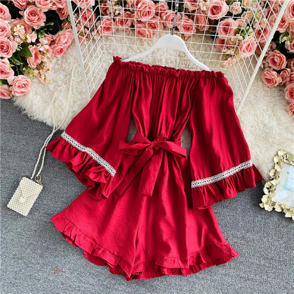 Salopetă scurtă de damă cu mâneci lotus și curea în talie