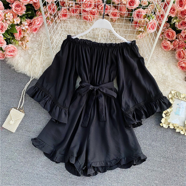 Salopetă scurtă de damă cu mâneci lotus și curea în talie