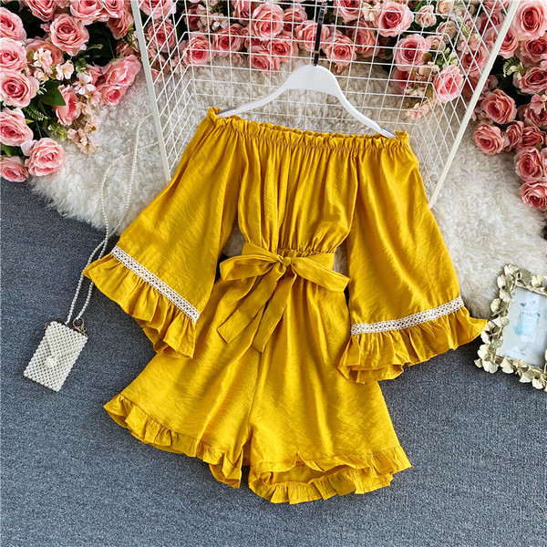 Salopetă scurtă de damă cu mâneci lotus și curea în talie