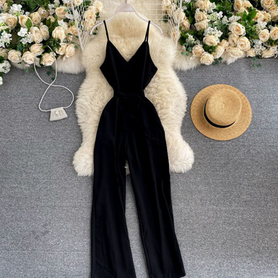 Model nou de salopeta dama cu curea si bretele subtiri