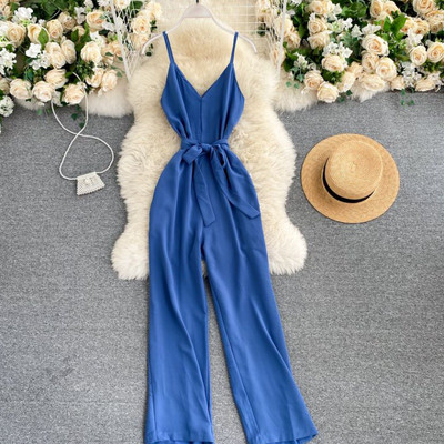 Model nou de salopeta dama cu curea si bretele subtiri