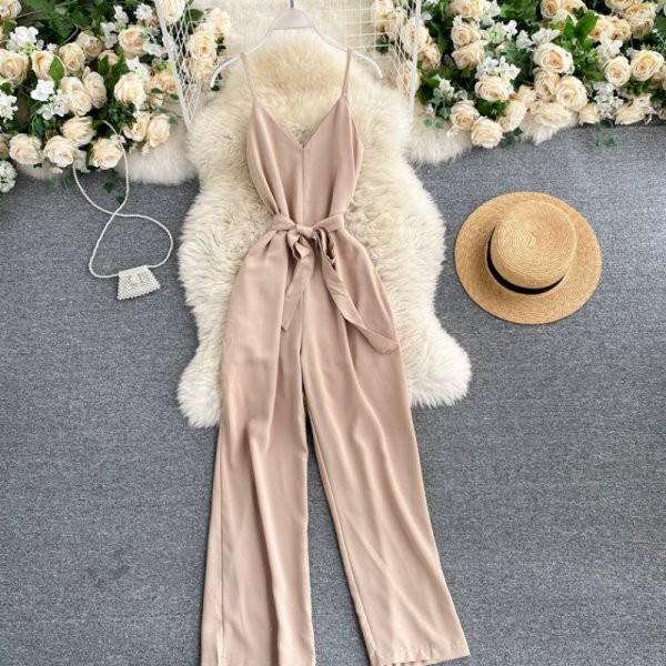 Model nou de salopeta dama cu curea si bretele subtiri