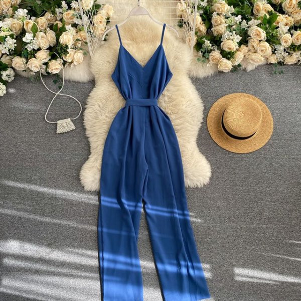 Model nou de salopeta dama cu curea si bretele subtiri