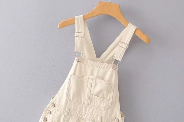 Traper kratki kombinezon s džepovima u svijetloj boji